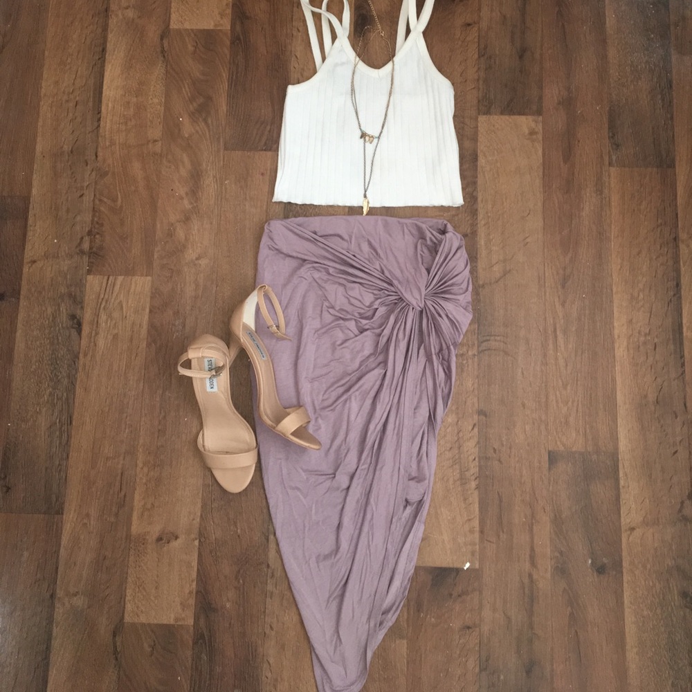 SOLD ON MERC** Side tie scrunch skirt