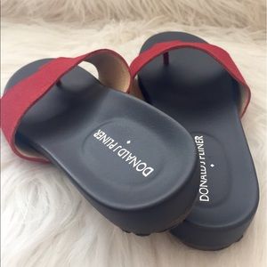 Donald J Pliner Women Red Thong Flip Flop Sandals