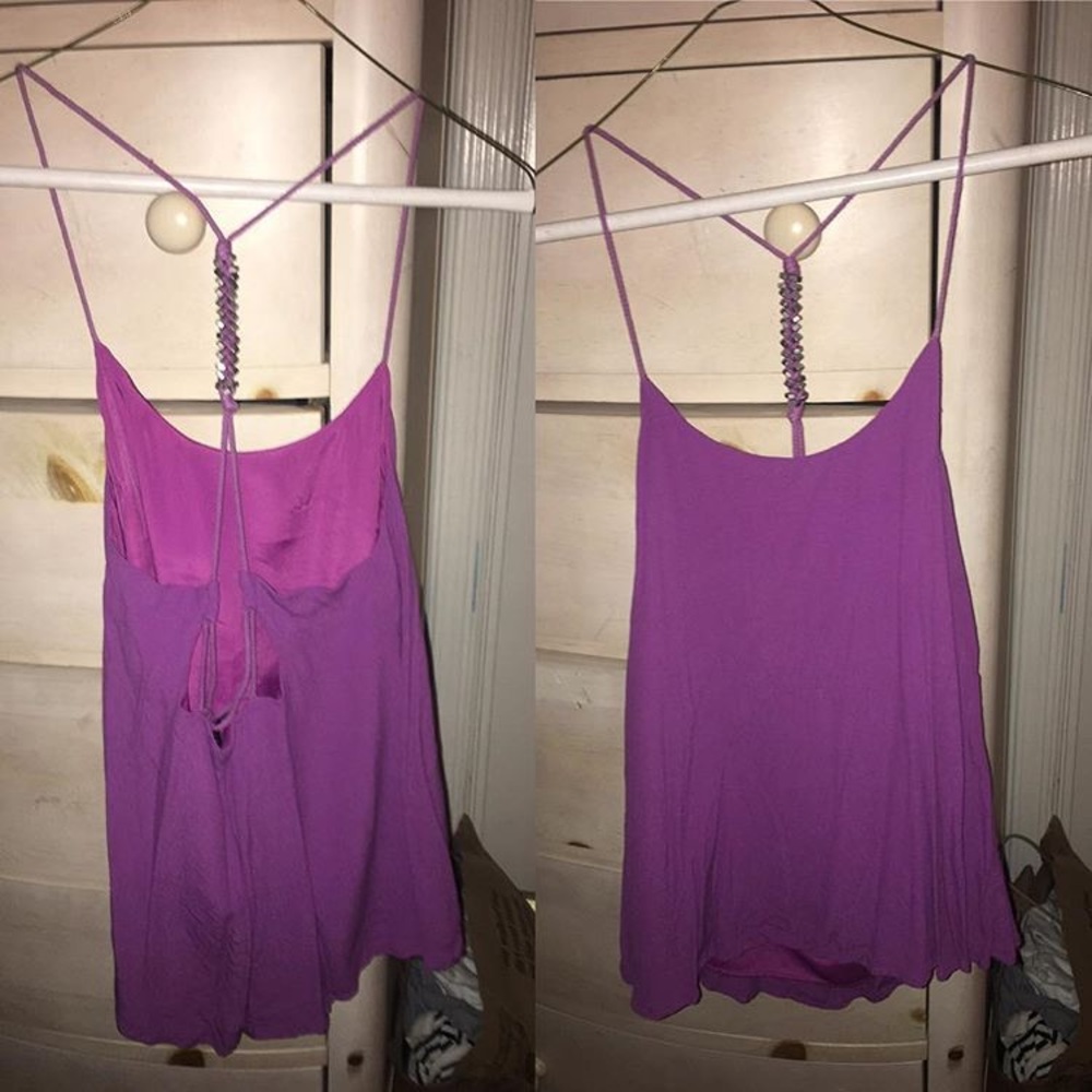 purple tank top