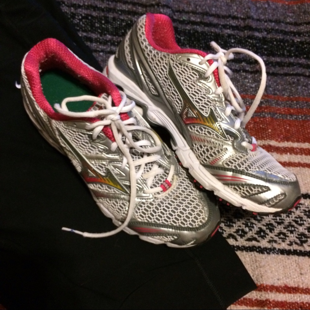 ‼️REDUCED‼️Pink Mizuno Wave Rider 12 - 9.5