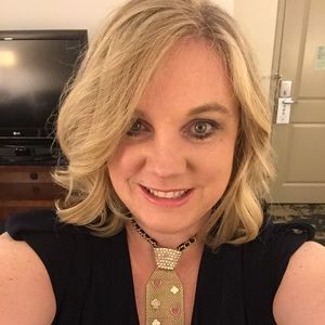 Meet your Posher, Laura