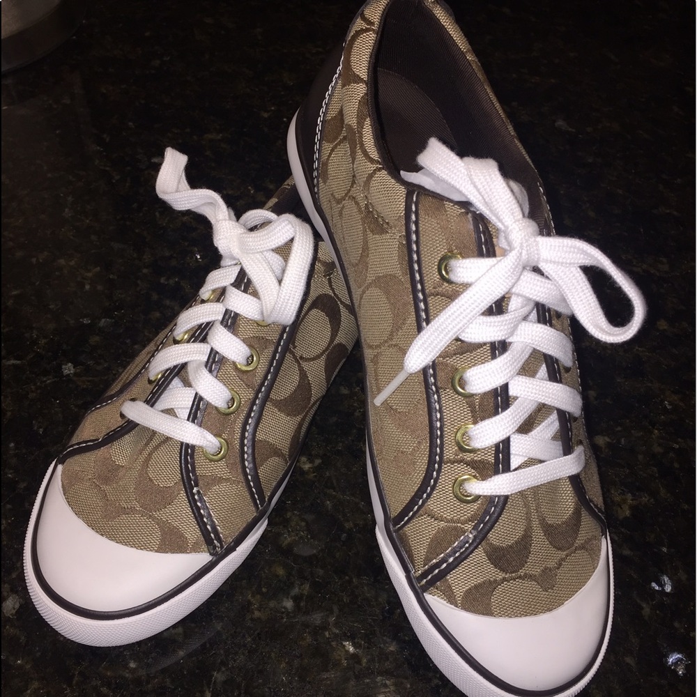 BNWT COACH SNEAKERS ❤️