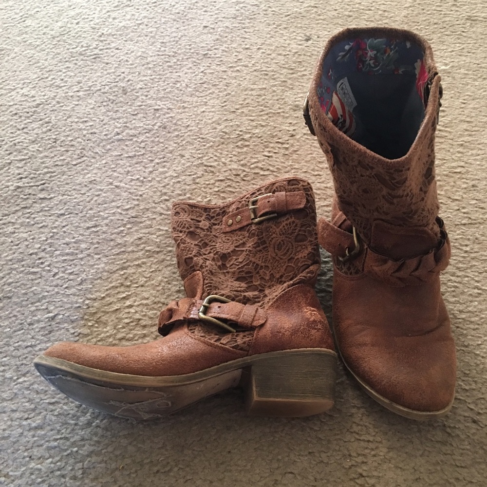 Short boots