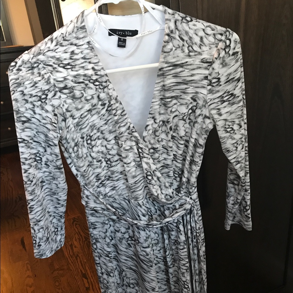 Ivy+blu wrap dress - Picture 2 of 3