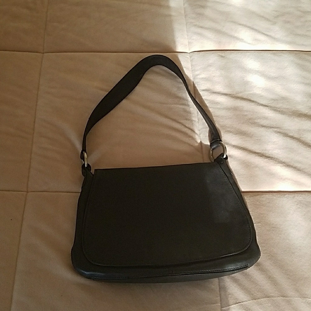 Kenneth Cole Genuine leather purse.