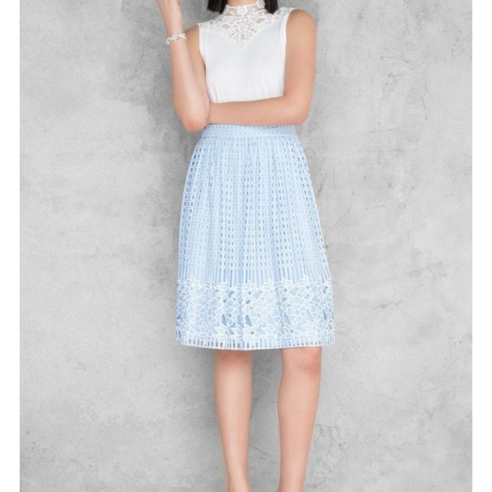 💎SALE💎Gorgeous midi skirt. Comes with necklace!!