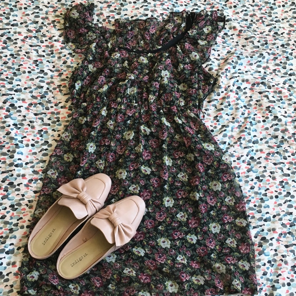 Must go! Super cute dress!