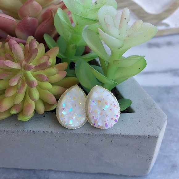 ❗️ONE PAIR LEFT❗️ Opal Teardrop Earrings - Picture 2 of 5