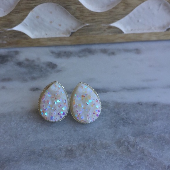 ❗️ONE PAIR LEFT❗️ Opal Teardrop Earrings - Picture 3 of 5