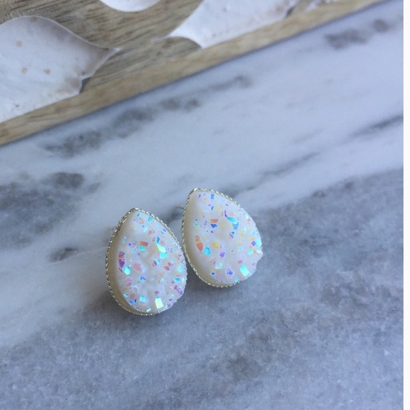 ❗️ONE PAIR LEFT❗️ Opal Teardrop Earrings - Picture 4 of 5