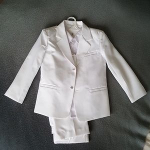 Boys white 5 pieces suit