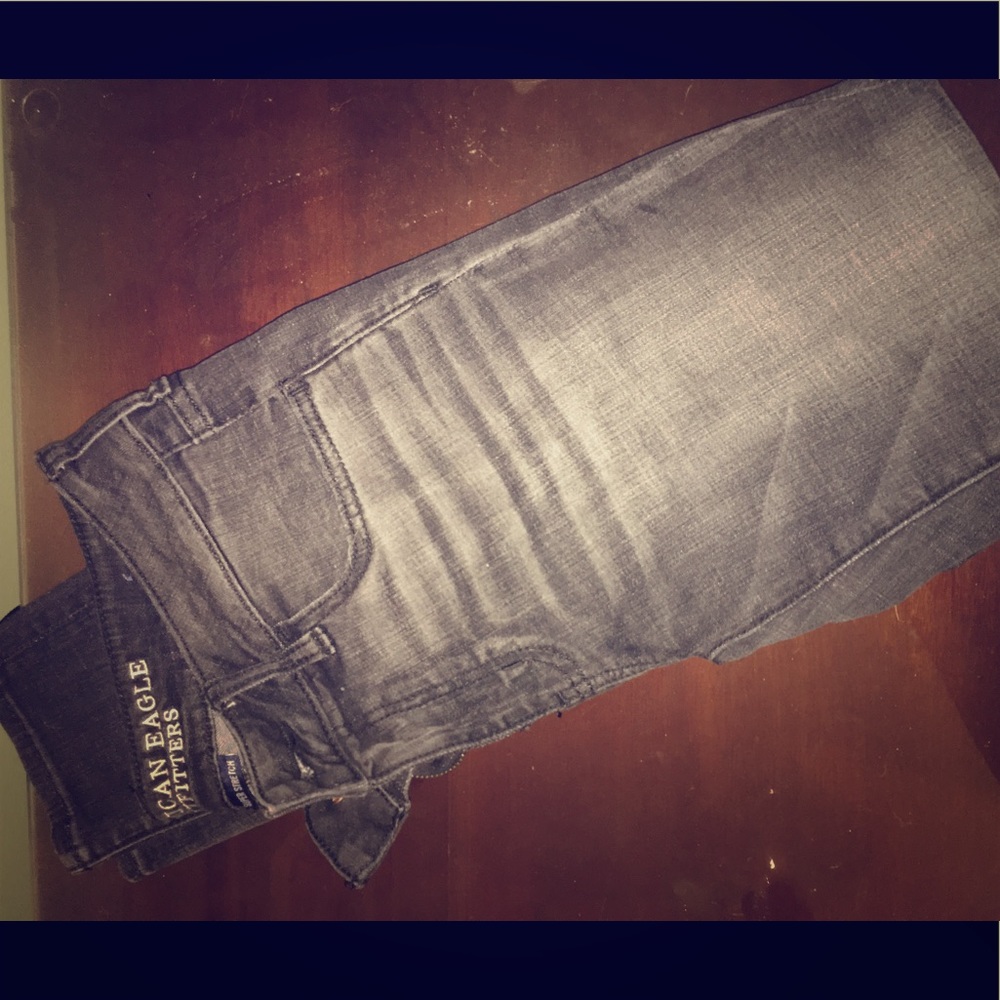 American Eagle Highwaisted faded black skinny jean