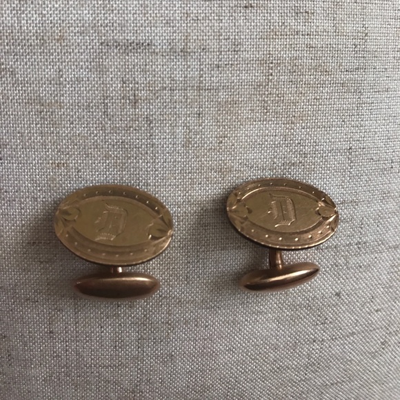 Other - 👍Pair of engraved vintage cufflinks, initial "D"