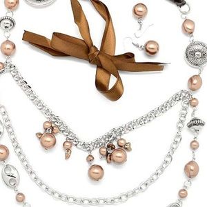 Necklace w/ matching earrings