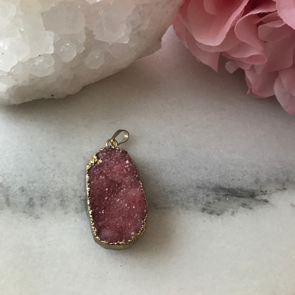 Stunning mauve crystal necklace charm!
