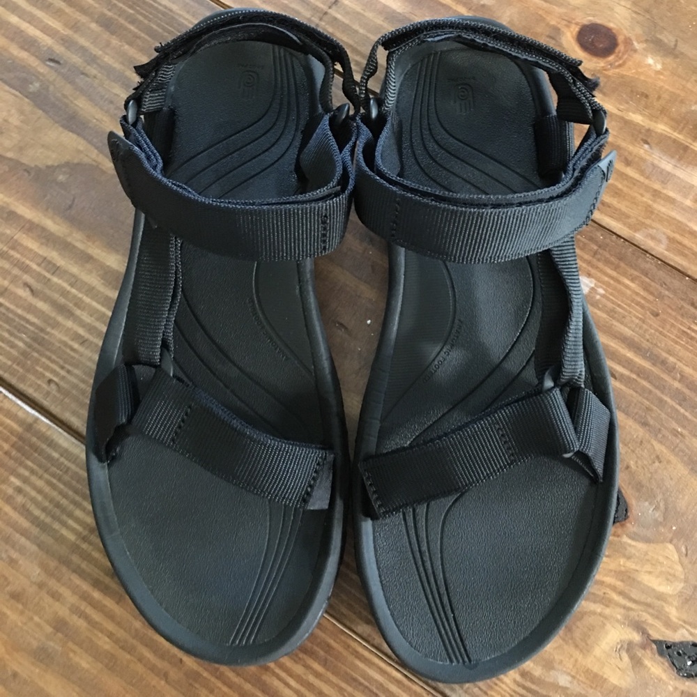 Men's black Teva
