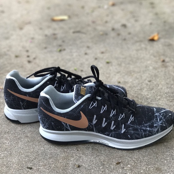 Nike Shoes - NWT Nike ID Air Zoom Pegasus 33, size 9
