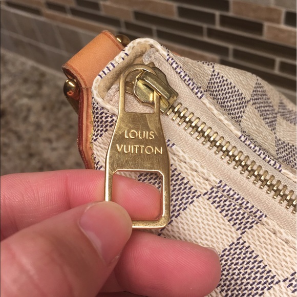 Authentic Louis Vuitton Evora MM in Damier Azur - Picture 5 of 8