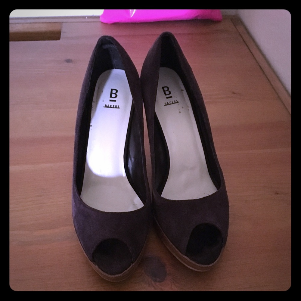 Bakers peep toe heels brown suede