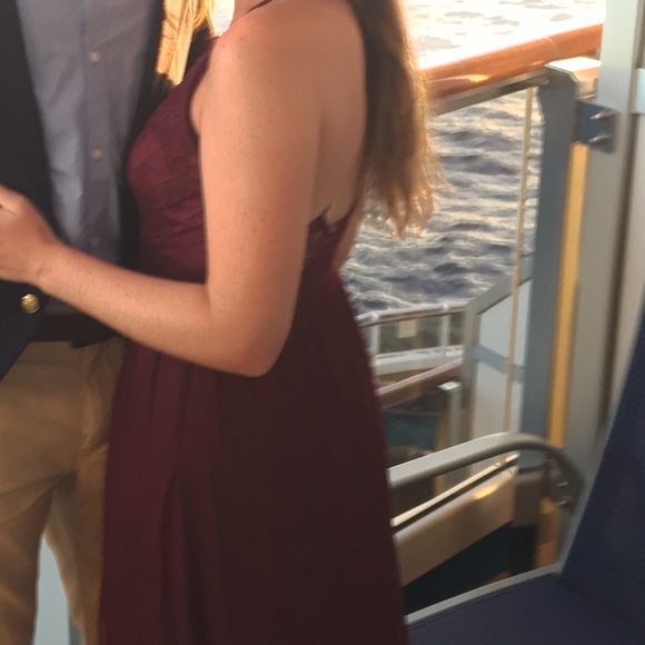 Maroon plunging maxi dress - Picture 2 of 4