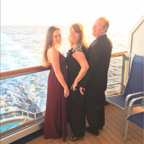 Maroon plunging maxi dress - Picture 3 of 4