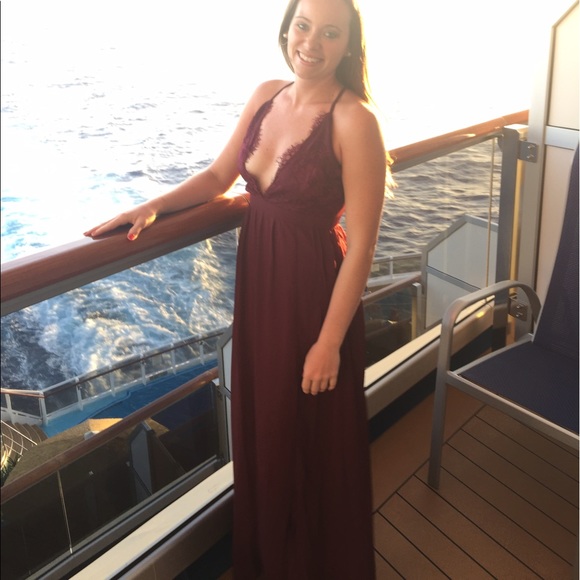 Maroon plunging maxi dress - Picture 4 of 4