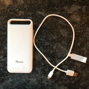iPhone 6 Charging Case- EUC used for travel