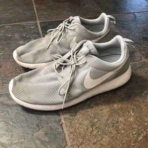 Nike Gray and White Mens Roshe 1 2