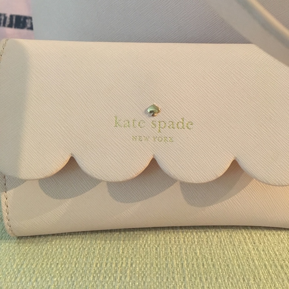Kate Spade New York Lily Avenue flap wallet