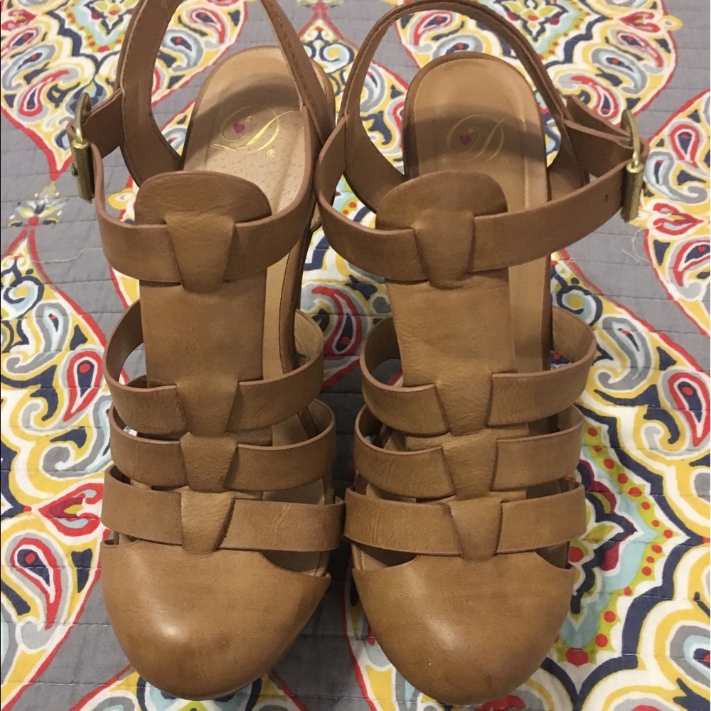 Dollhouse Summer Wedges