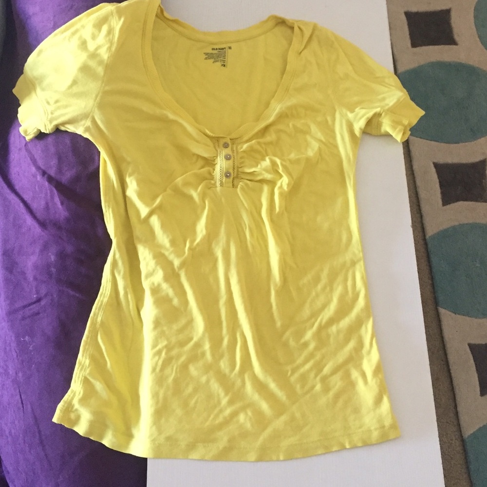 Yellow gathered front t-shirt - Like New!