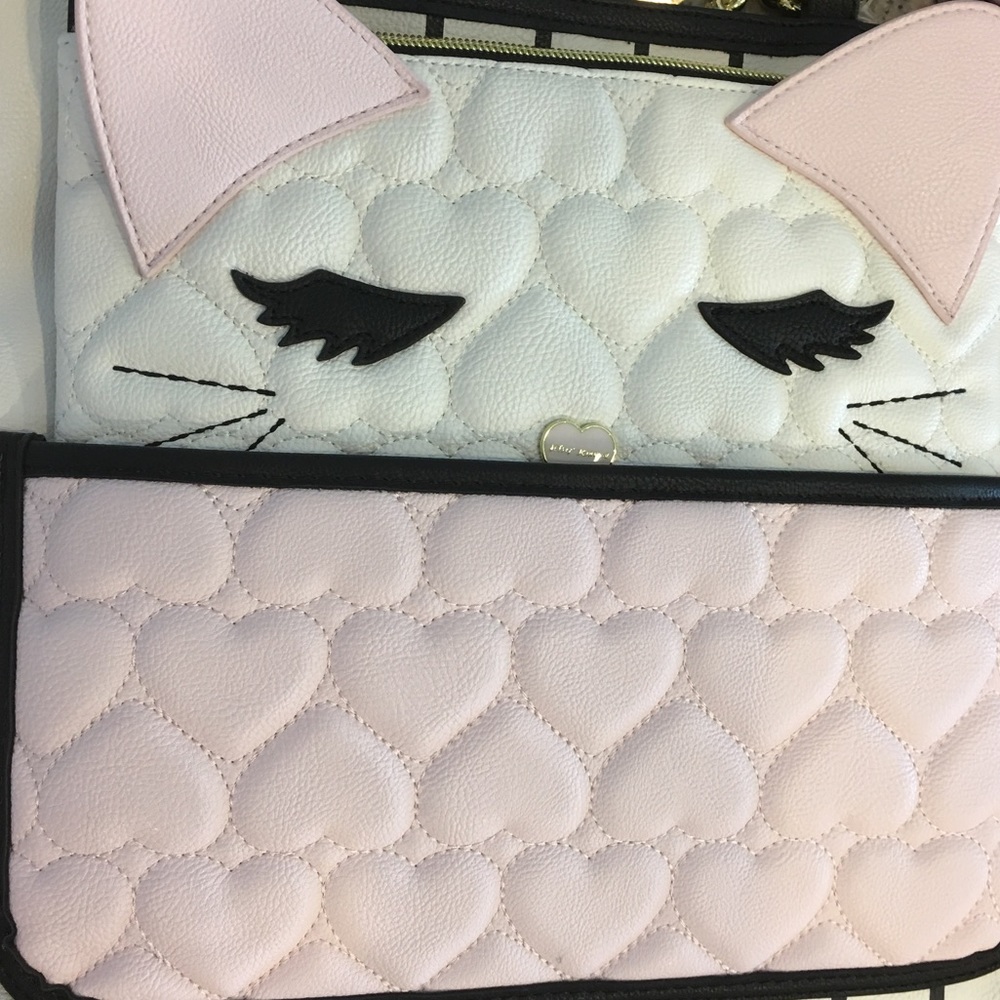 Betsey Johnson 💕w/ pull out cat pouch & pink bow - Picture 2 of 8