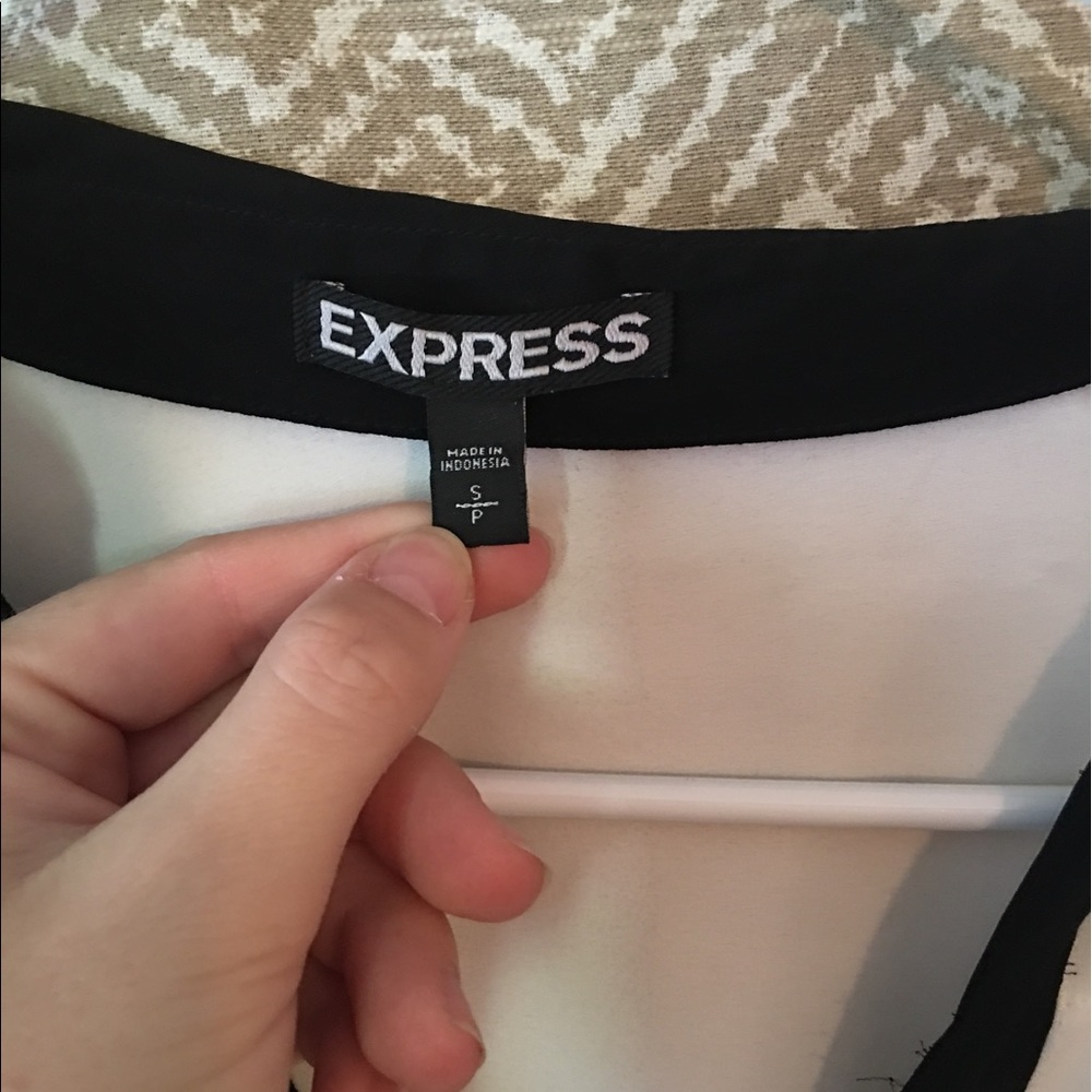Express button down - Picture 3 of 3