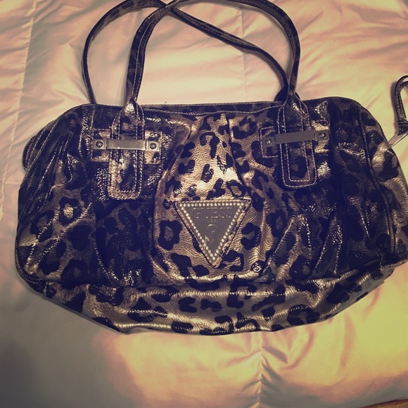 Guess purse. Cheetah print - Picture 1 of 3
