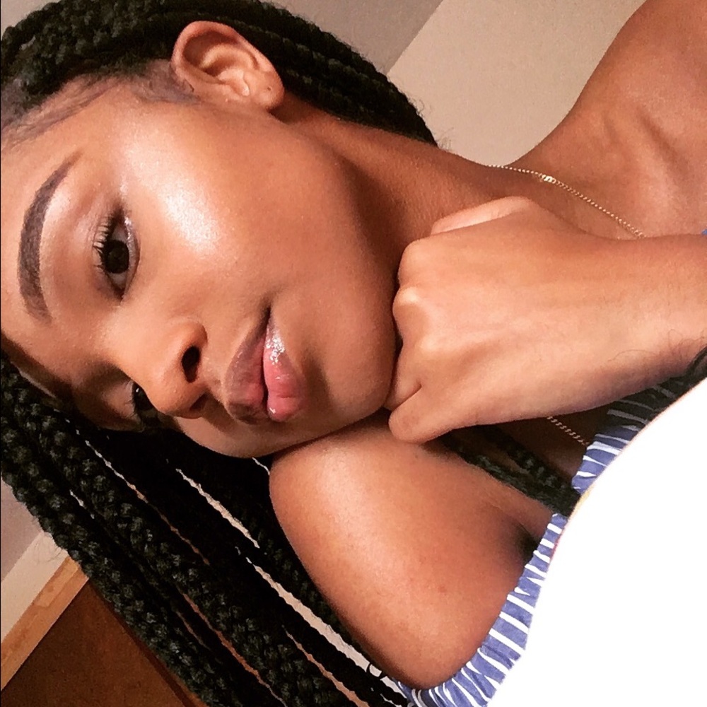 Meet your Posher, Ajiana