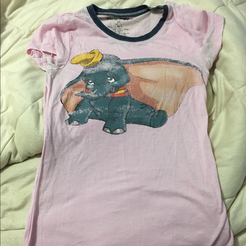 *SOLD*Disney distressed Dumbo tee XS