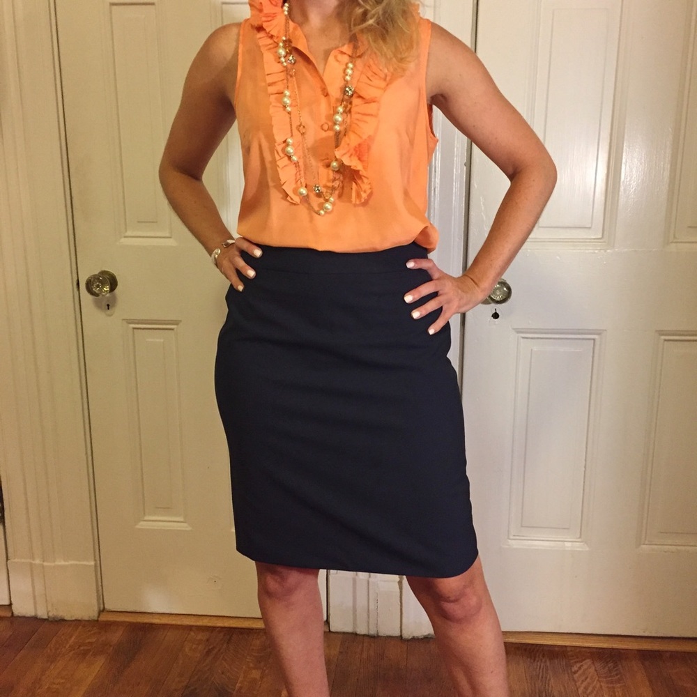 Banana Republic black lightweight pencil skirt
