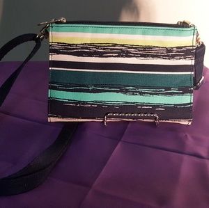 THIRTY-ONE SEA STRIPE CROSS TOWN WALLEY