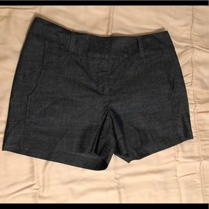 Denim color Daisy Fuentes shorts.