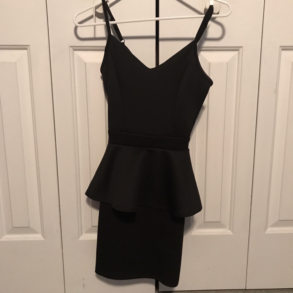 BLACK BODYCON DRESS