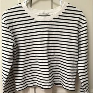 Cute cropped black and white striped top