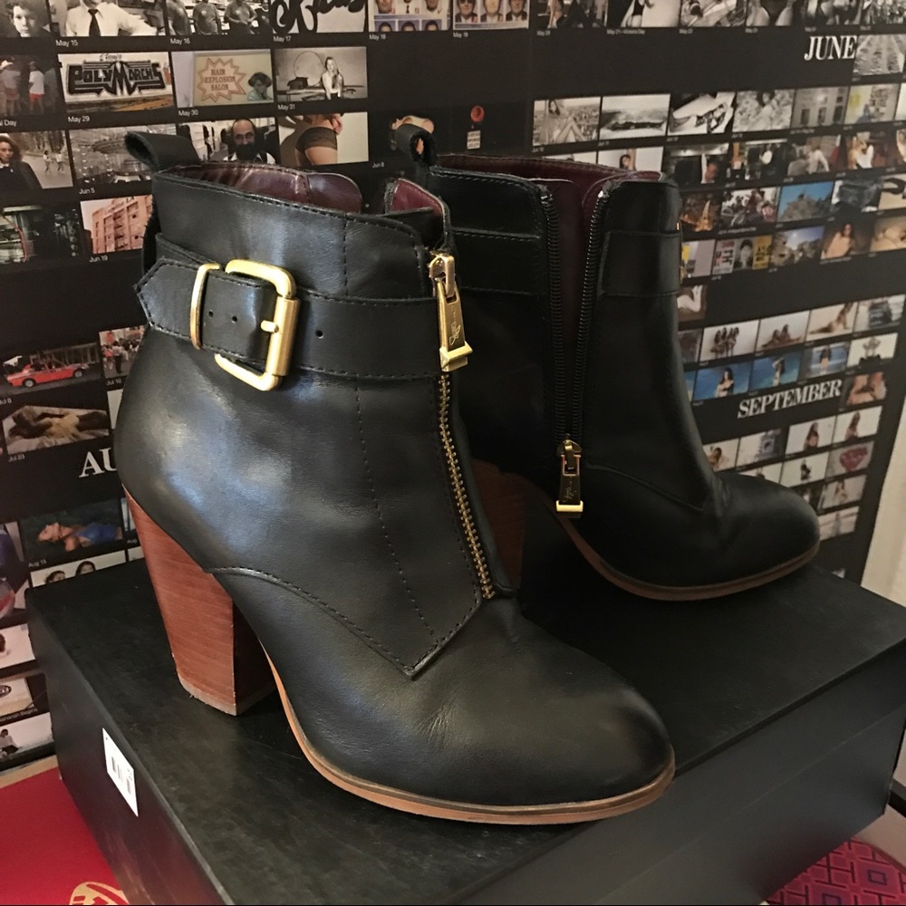SOLD. BLACK BUCKLE BOOTIES