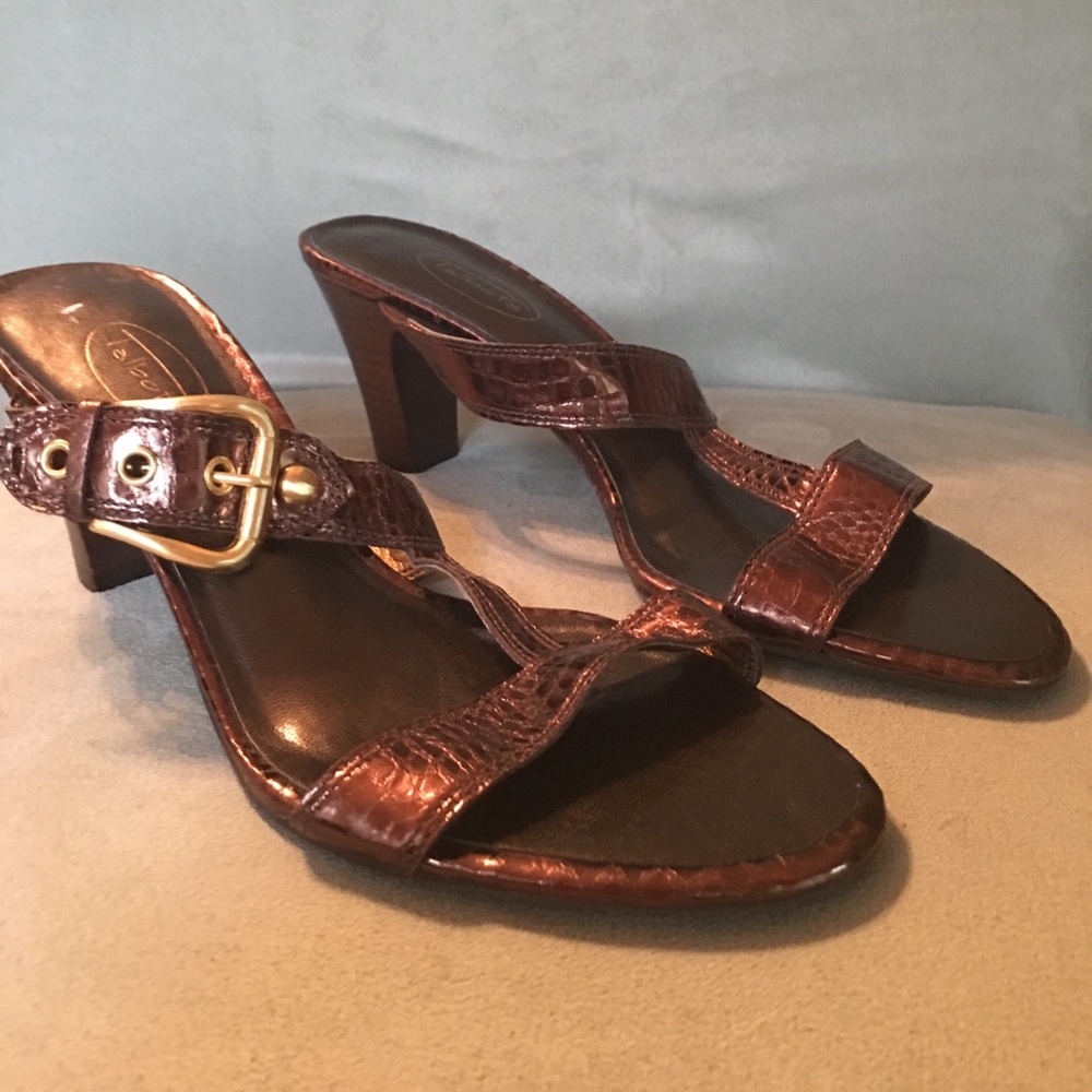 ❤️Brown Buckle Leather Heels❤️