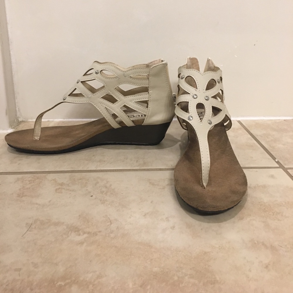 Bucco wedges. 6 1/2 with off white design