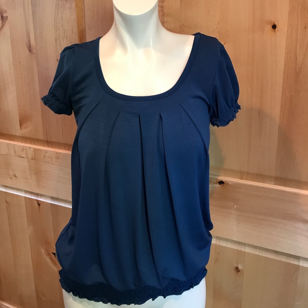 Short sleeve blue top