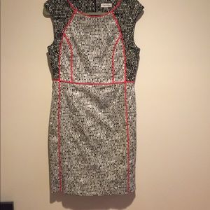 Two tome dress with contrast piping