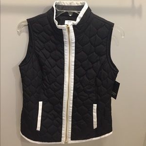 MUST Go!!! 🎉🤩 
Crown and Ivy vest