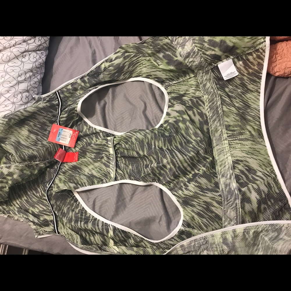 Nike rain jacket w hood