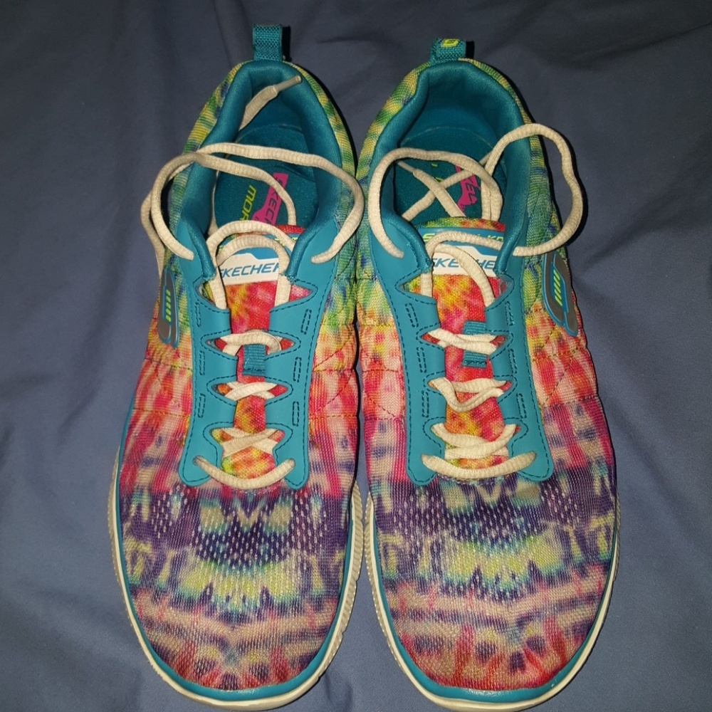 Skechers tennis shoes