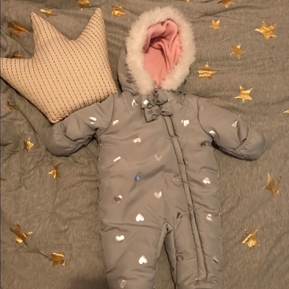 Baby girl snow suit 💖 ❄️